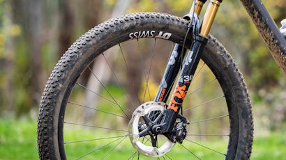 Какое давление должно быть в велосипедных колесах и как его проверить?