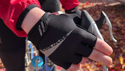 Спортивные перчатки на осень: обзор моделей и материалов